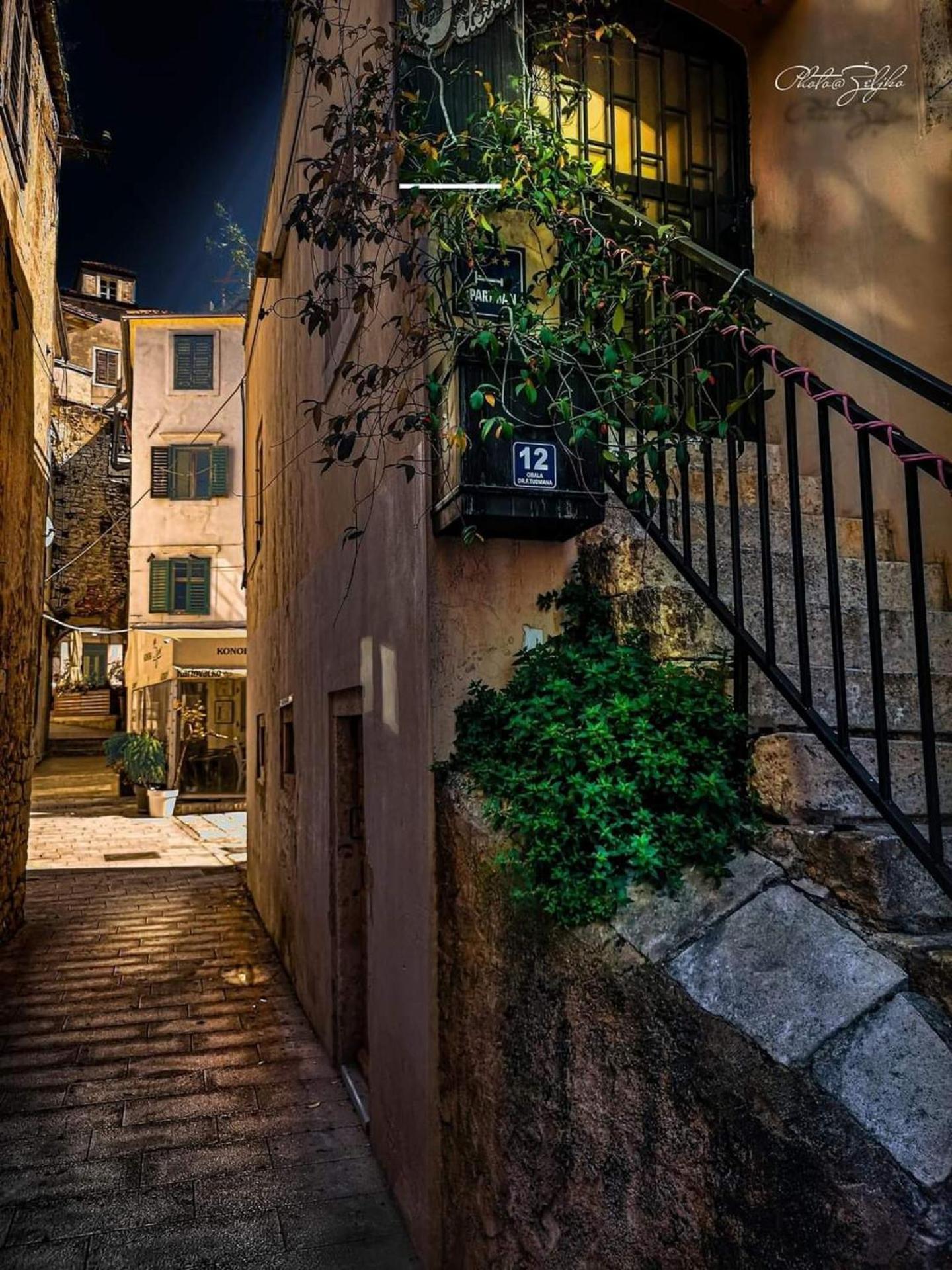 Urban Lights Hideaway - City Center Шибеник Екстер'єр фото
